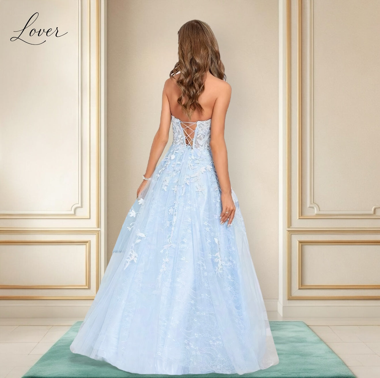 Vestido celeste strapless con detalles de flores