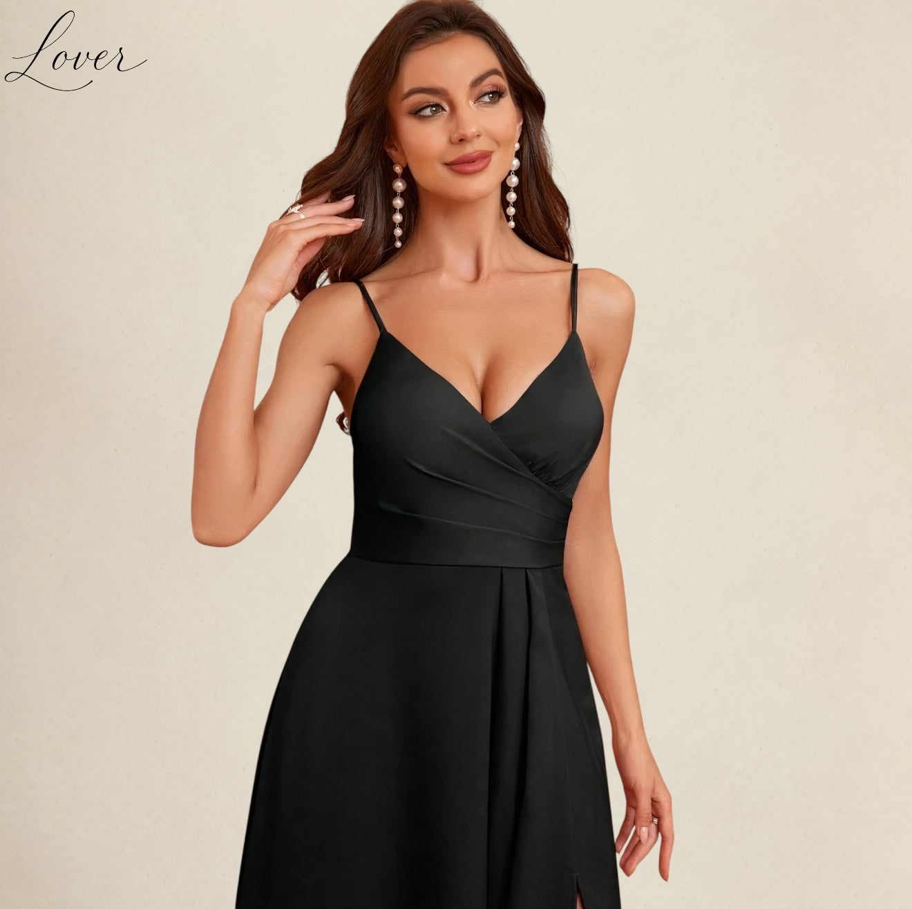 Vestido negro de satin con abertura en la pierna