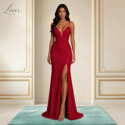 Vestido rojo al cuerpo con brillos