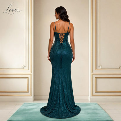 Vestido verde esmeralda al cuerpo con brillos