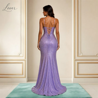 Vestido lila al cuerpo con brillos