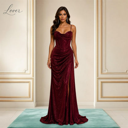 Vestido burgundy al cuerpo con brillos