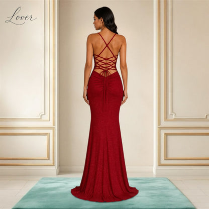 Vestido rojo al cuerpo con brillos