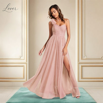 Vestido rosa de un hombro