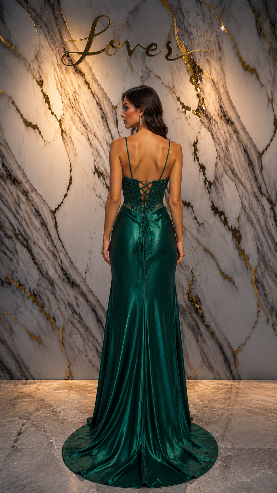 Vestido verde esmeralda con flores en top