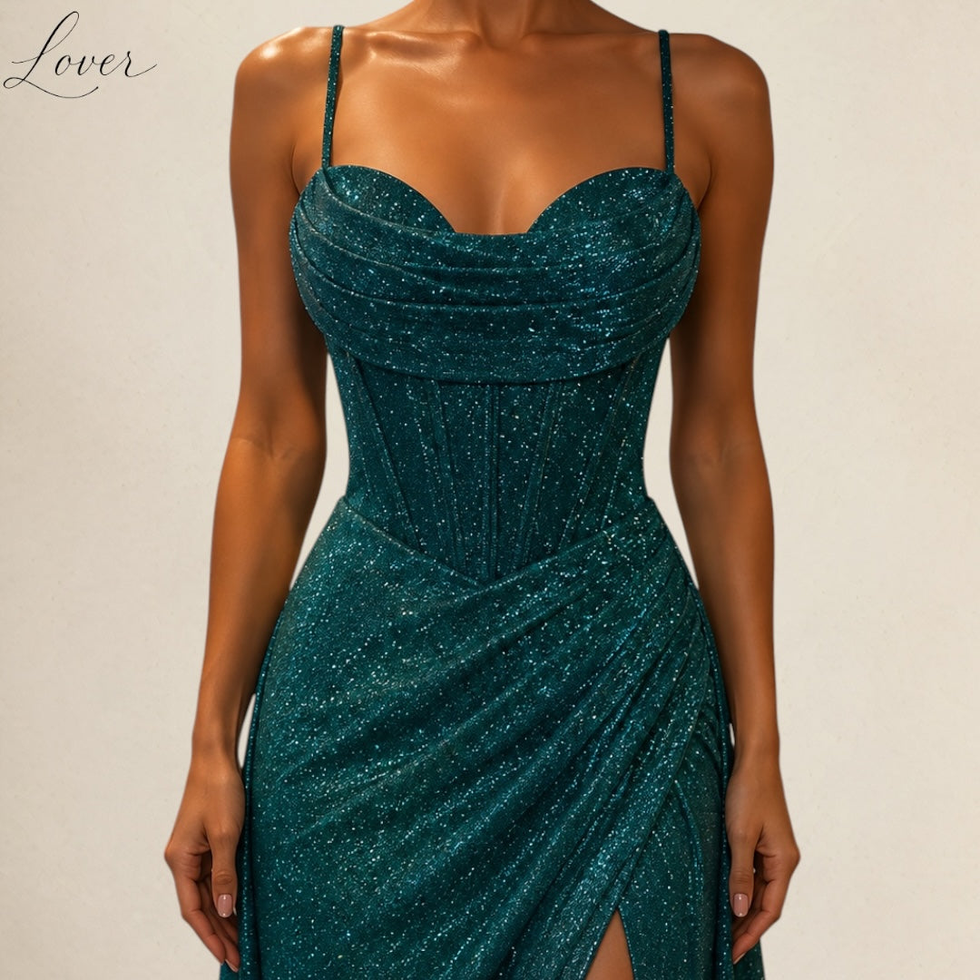 Vestido verde esmeralda al cuerpo con brillos