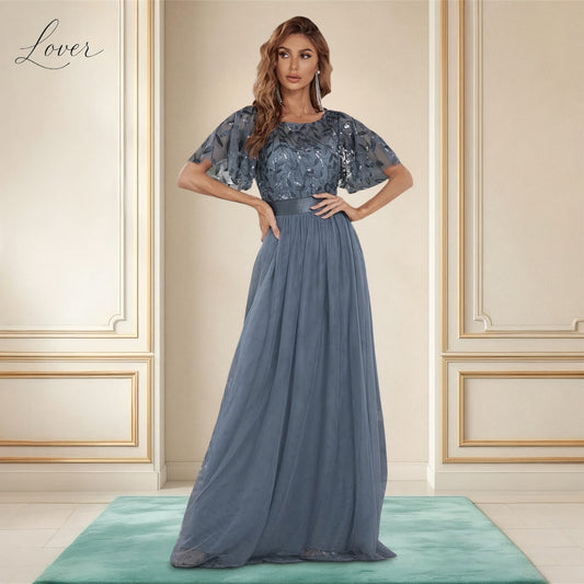 Vestido dusty blue con lentejuelas y mangas de tul