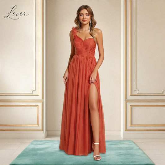 Vestido terracota de un hombro de tul