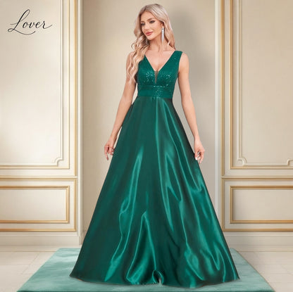 Vestido verde esmeralda con lentejuelas en top