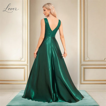 Vestido verde esmeralda con lentejuelas en top