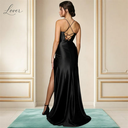 Vestido negro de satin con corset