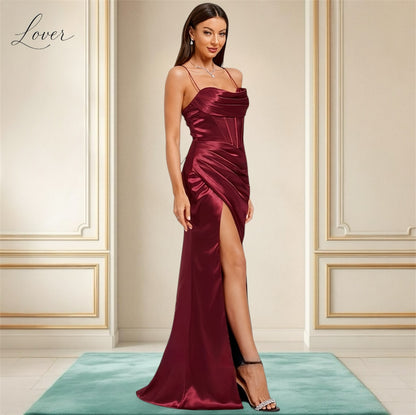 Vestido vino de satin con corset