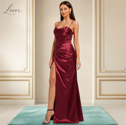 Vestido vino de satin con corset