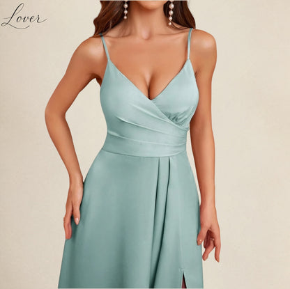 Vestido celeste con abertura en pierna