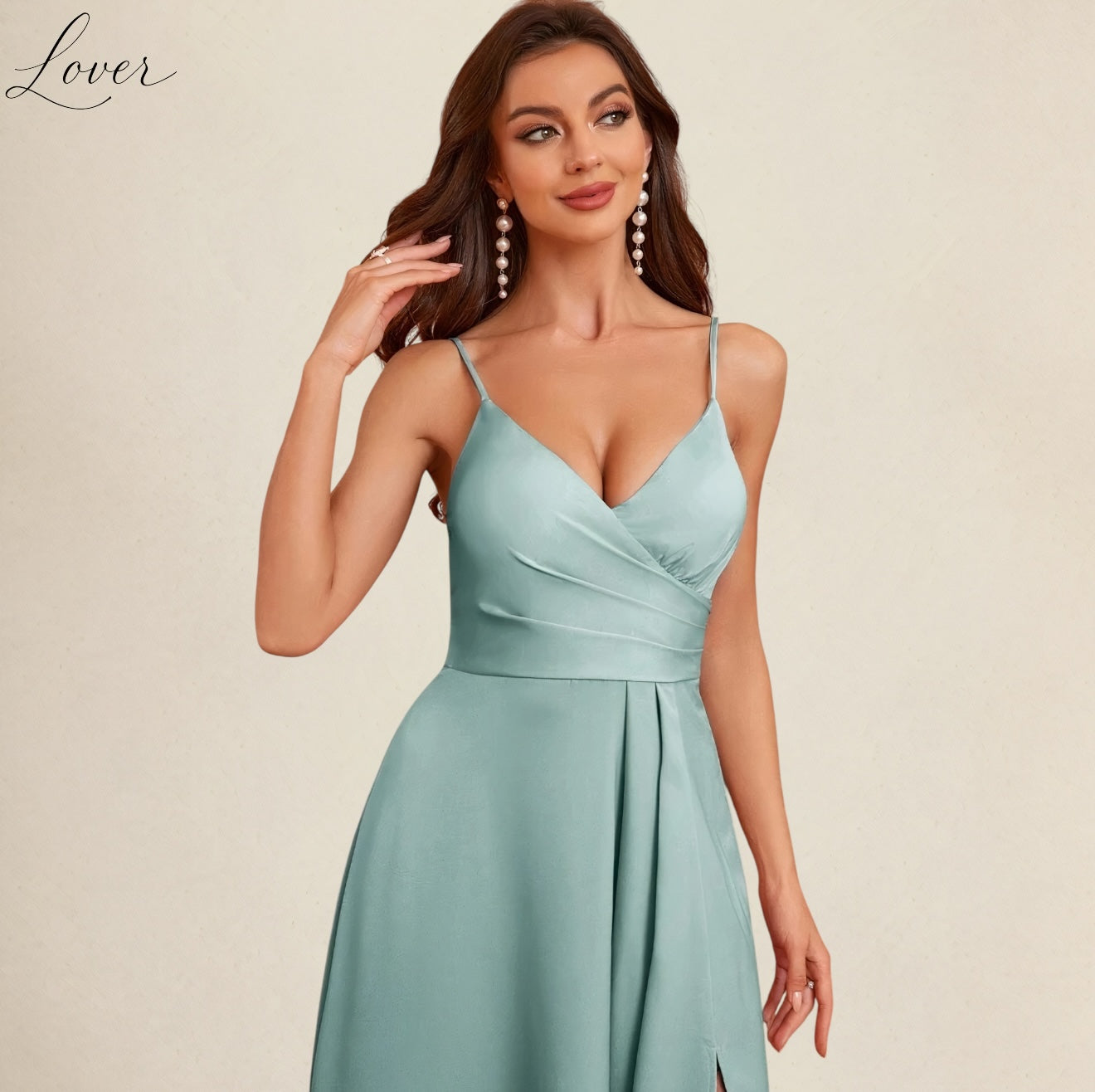 Vestido celeste con abertura en pierna