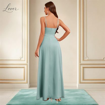 Vestido celeste con abertura en pierna