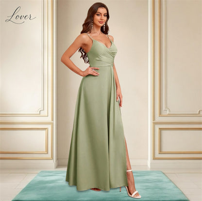 Vestido verde oliva con abertura en pierna