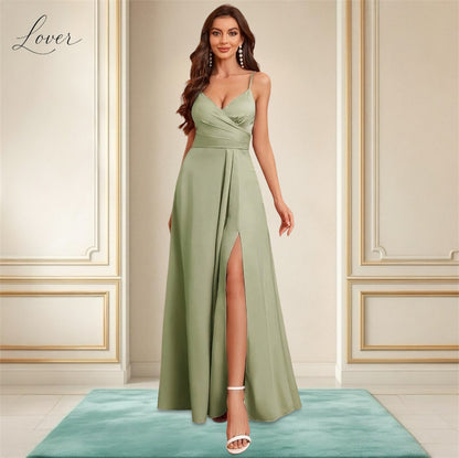 Vestido verde oliva con abertura en pierna