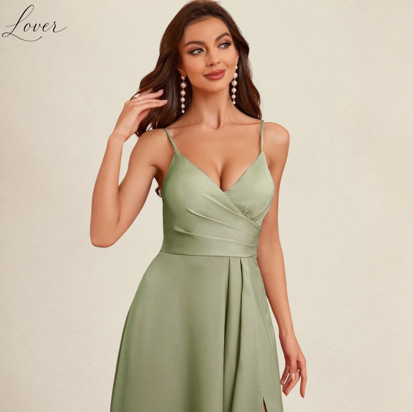 Vestido verde oliva con abertura en pierna