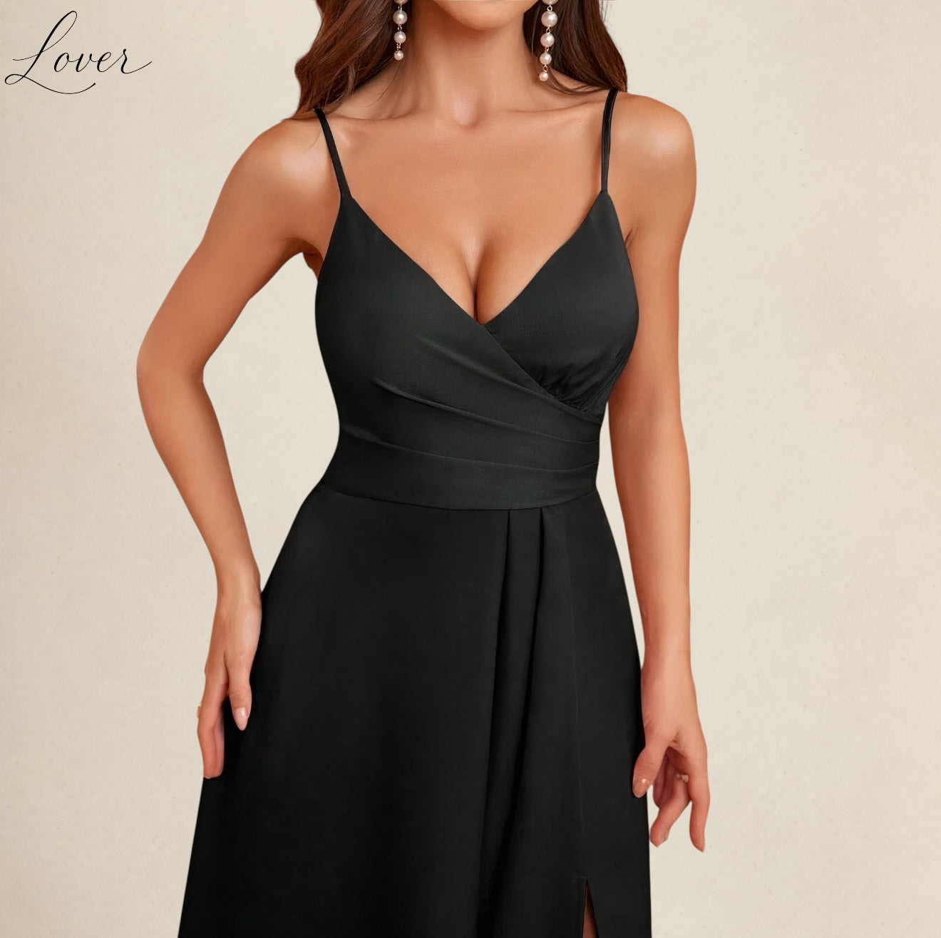 Vestido negro de satin con abertura en la pierna