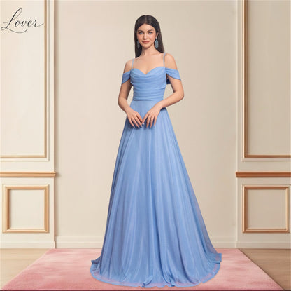 Vestido celeste de escote bardot con tirantes