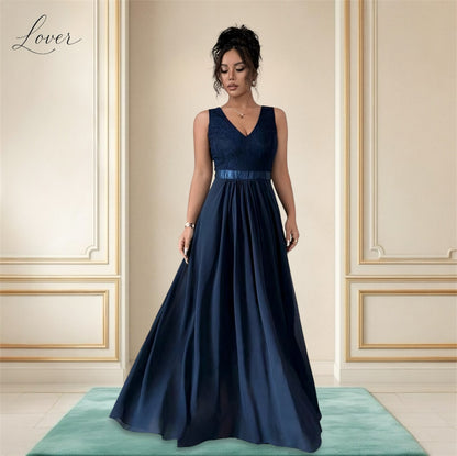 Vestido azul navy con encaje en top