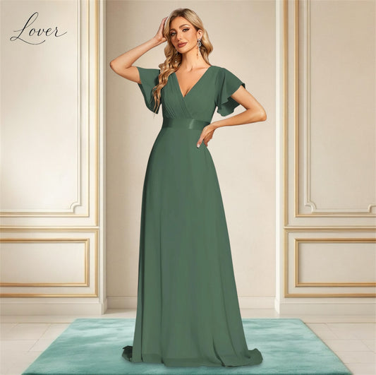 Vestido verde eucalipto con escote en V y mangas