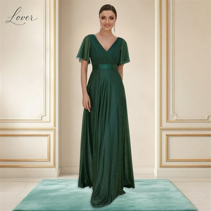 Vestido verde esmeralda con brillos de manga corta