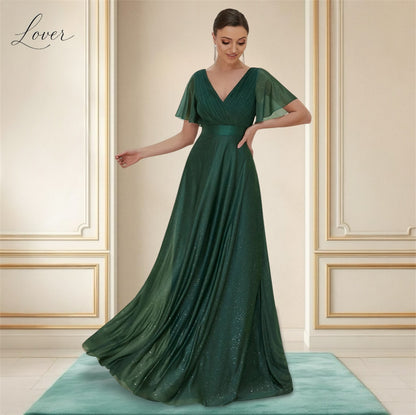 Vestido verde esmeralda con brillos de manga corta