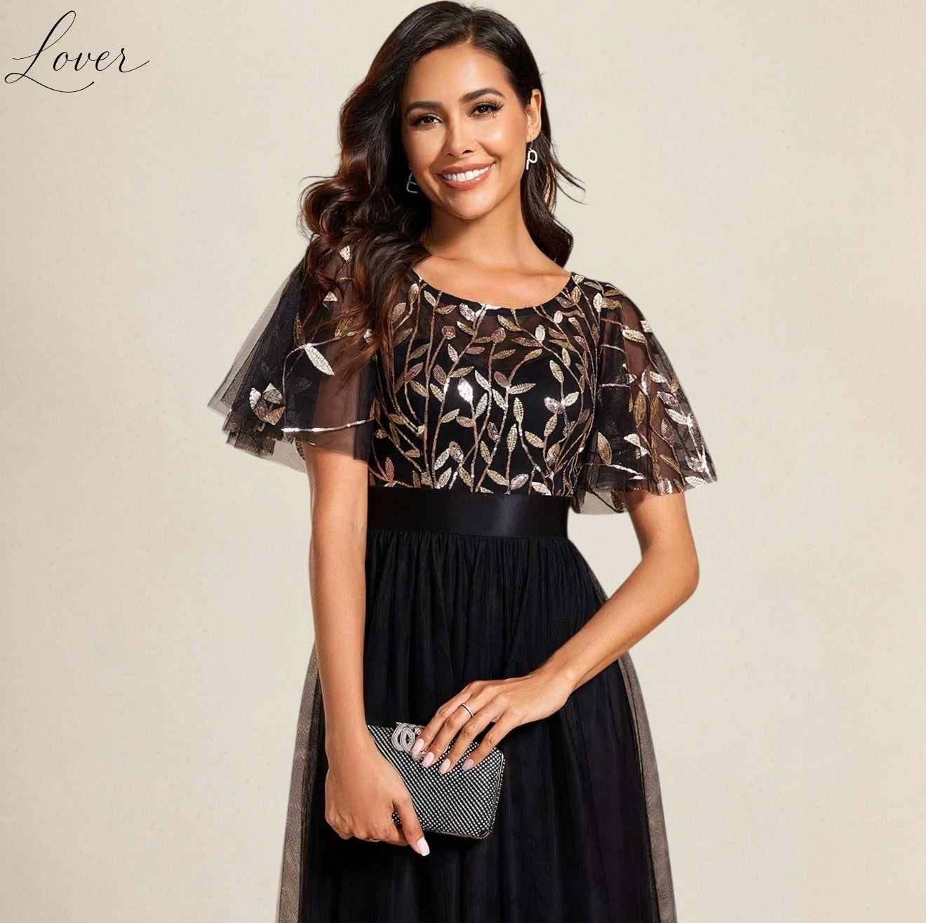 Vestido negro con detalles en dorado