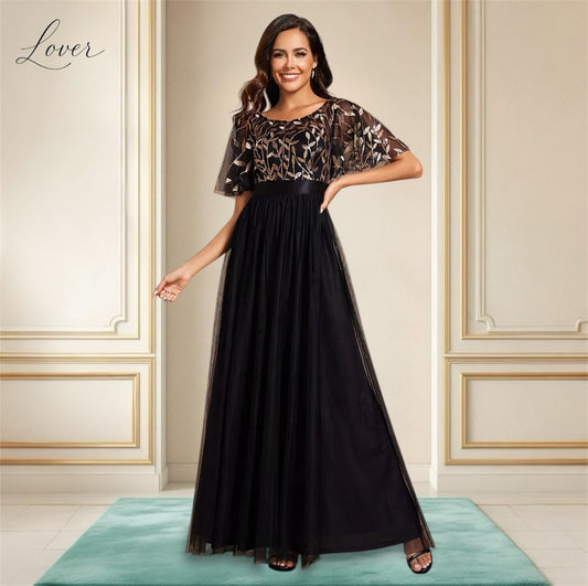 Vestido negro con detalles en dorado