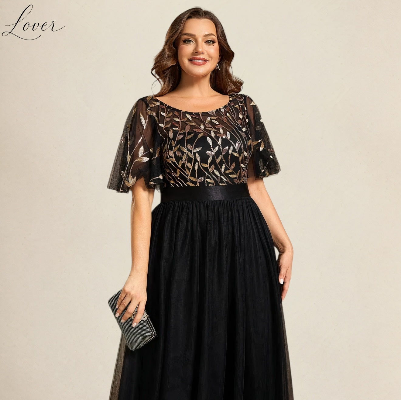 Vestido negro con detalles en dorado