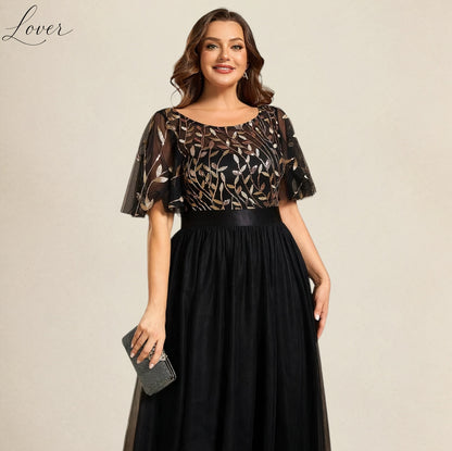 Vestido negro con detalles en dorado