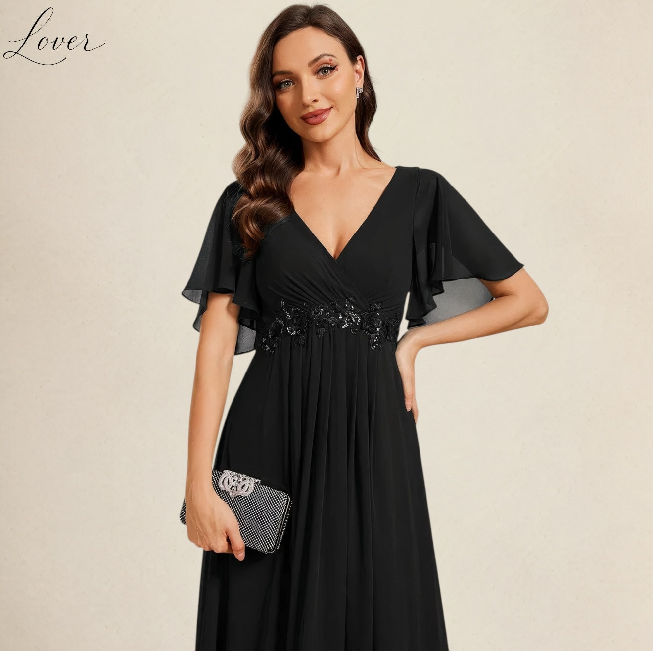 Vestido negro con detalles de flores