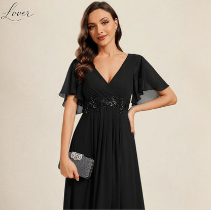 Vestido negro con detalles de flores