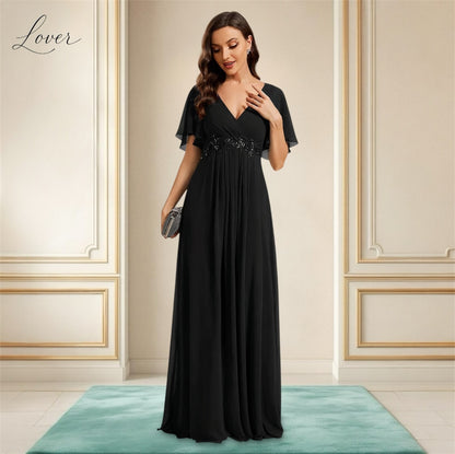Vestido negro con detalles de flores