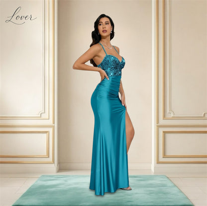 Vestido turquesa con lentejuelas en top