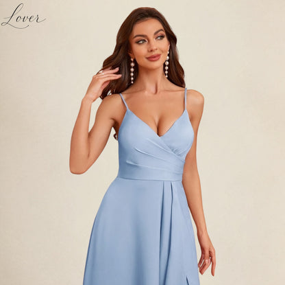 Vestido celeste con abertura en pierna