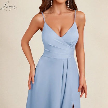 Vestido celeste con abertura en pierna