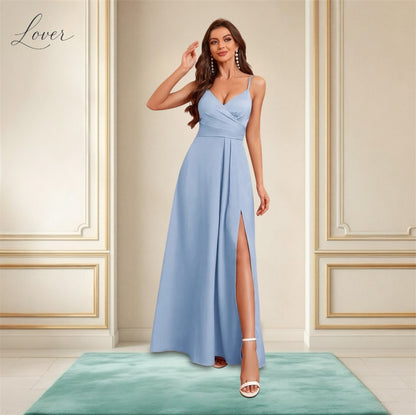 Vestido celeste con abertura en pierna