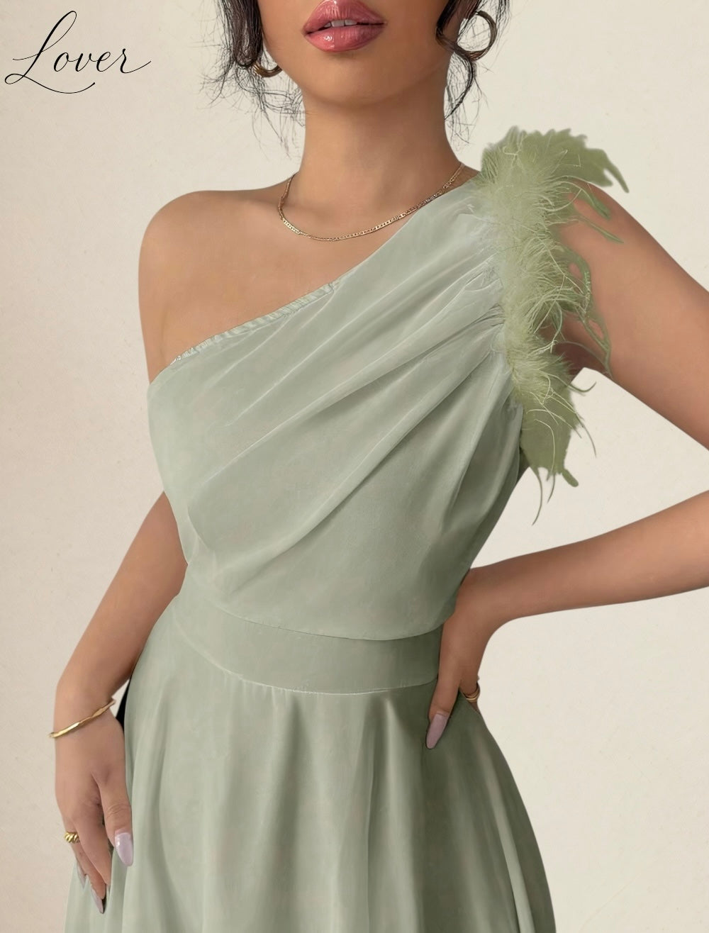 Vestido verde oliva de un hombro