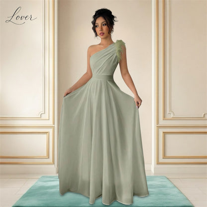 Vestido verde oliva de un hombro