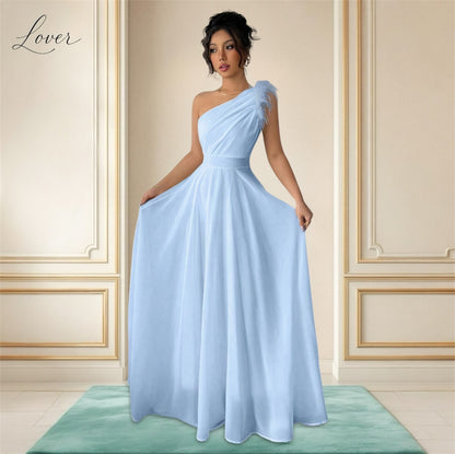 Vestido celeste de un hombro