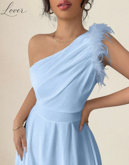 Vestido celeste de un hombro