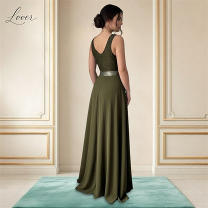 Vestido verde musgo de encaje en top