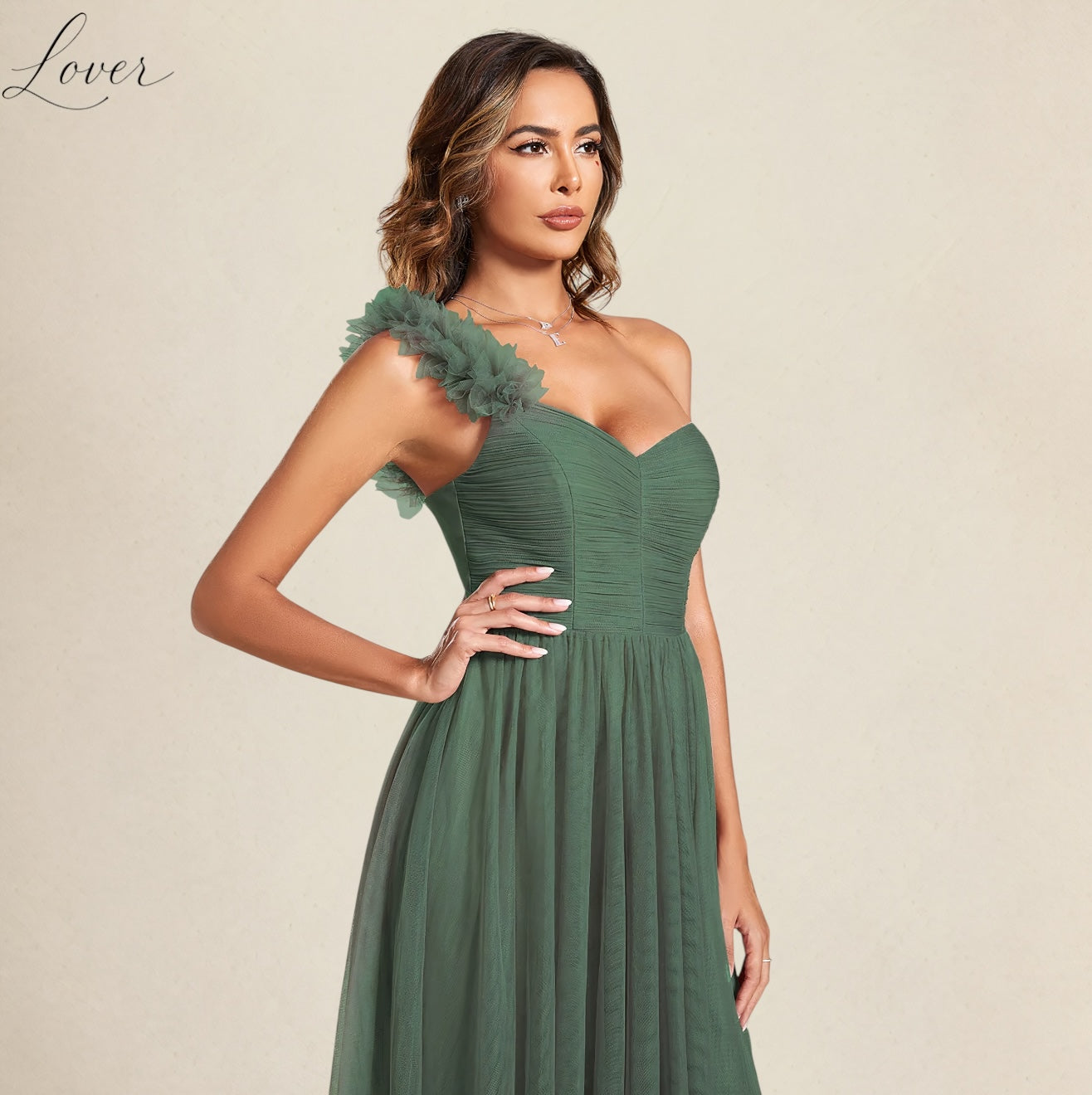 Vestido verde eucalipto de un hombro