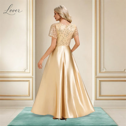 Vestido midi dorado con lentejuelas en top