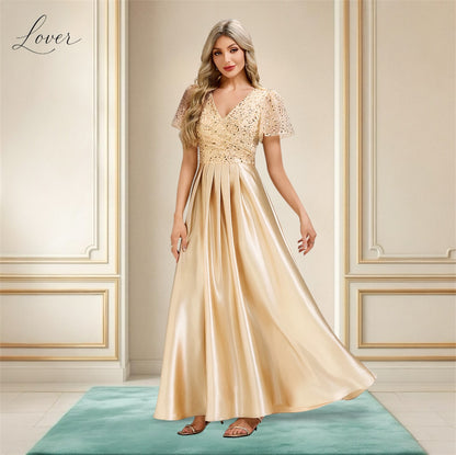 Vestido midi dorado con lentejuelas en top