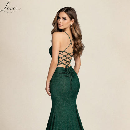 Vestido verde esmeralda al cuerpo con brillos