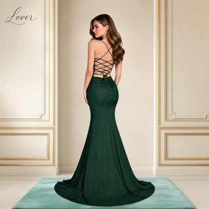 Vestido verde esmeralda al cuerpo con brillos